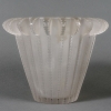 Vase « Royat » verre blanc de René LALIQUE | Biron Vase "Royat" verre blanc de René LALIQUE