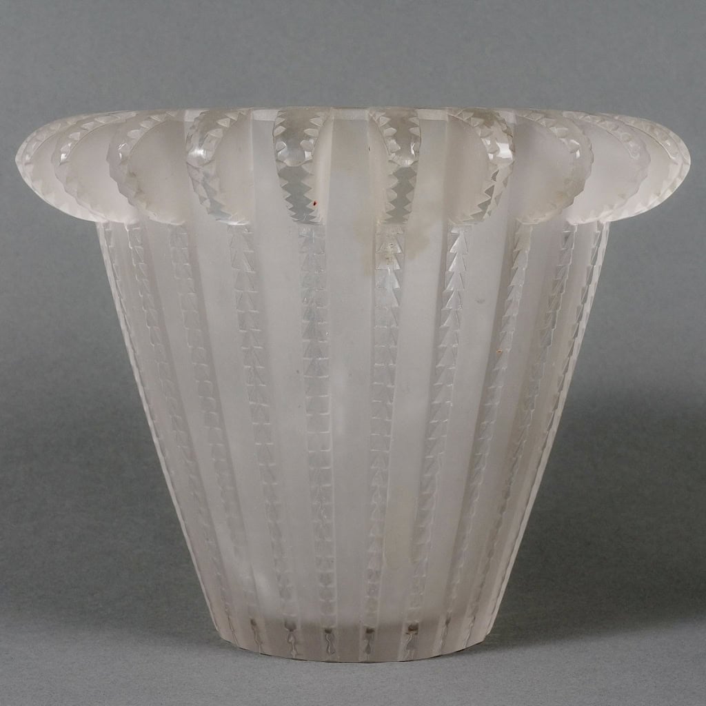 Vase « Royat » verre blanc de René LALIQUE | Biron Vase "Royat" verre blanc de René LALIQUE