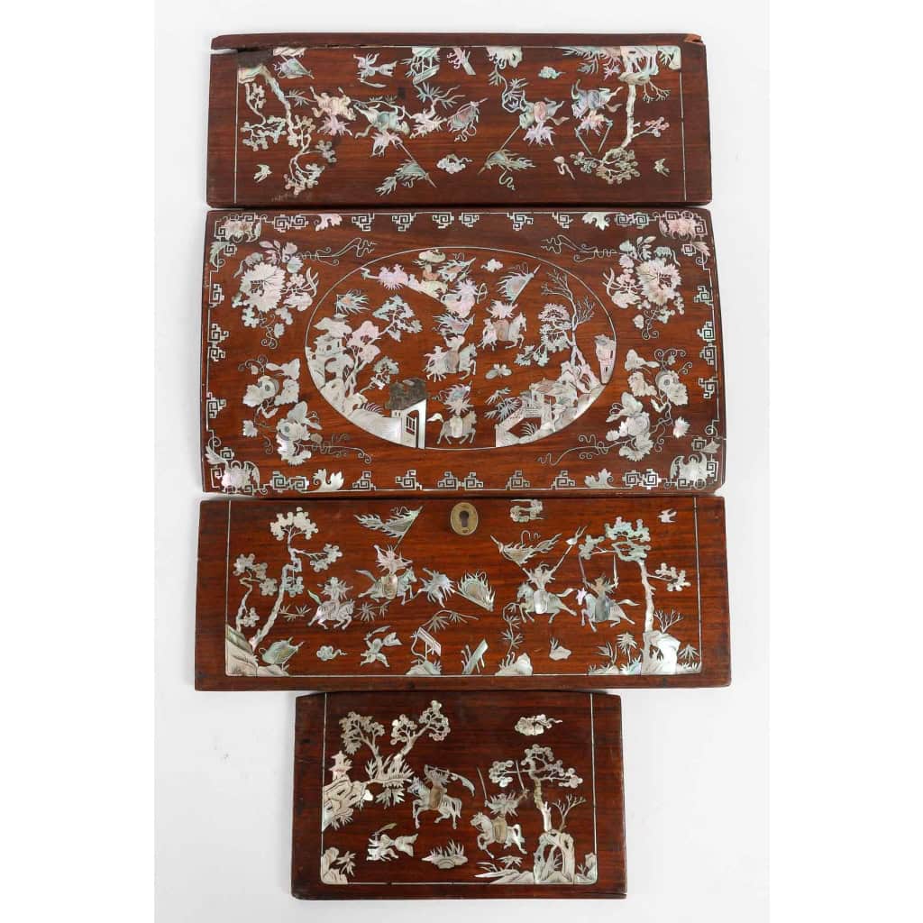4 Panneaux d’un Coffret en Bois et Incrustation, Scènes Chinoises, XIXème Siècle. | Biron ||||||||