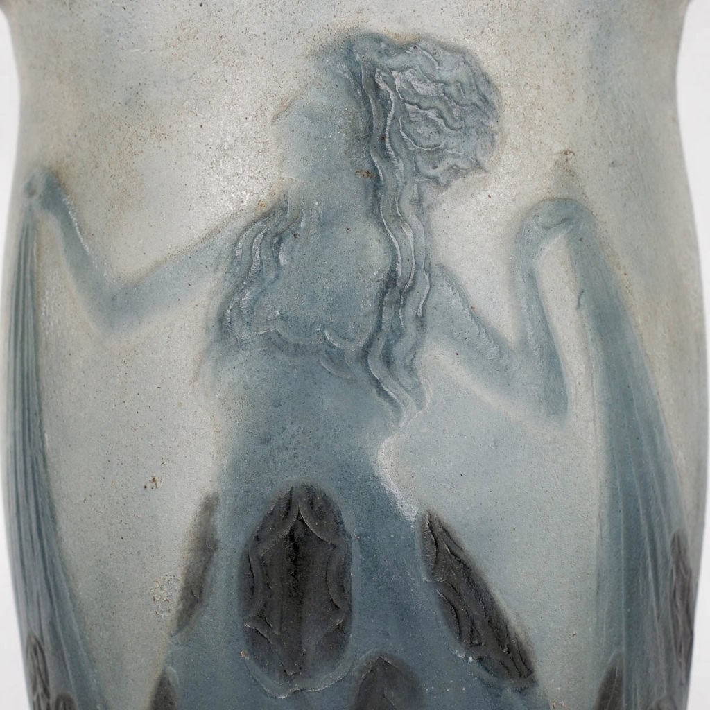 Vase « Danseuses Tenant une Longue Robe » pâte de verre de Gabriel Argy-Rousseau | Biron Vase "Danseuses Tenant une Longue Robe" pâte de verre de Gabriel Argy-Rousseau