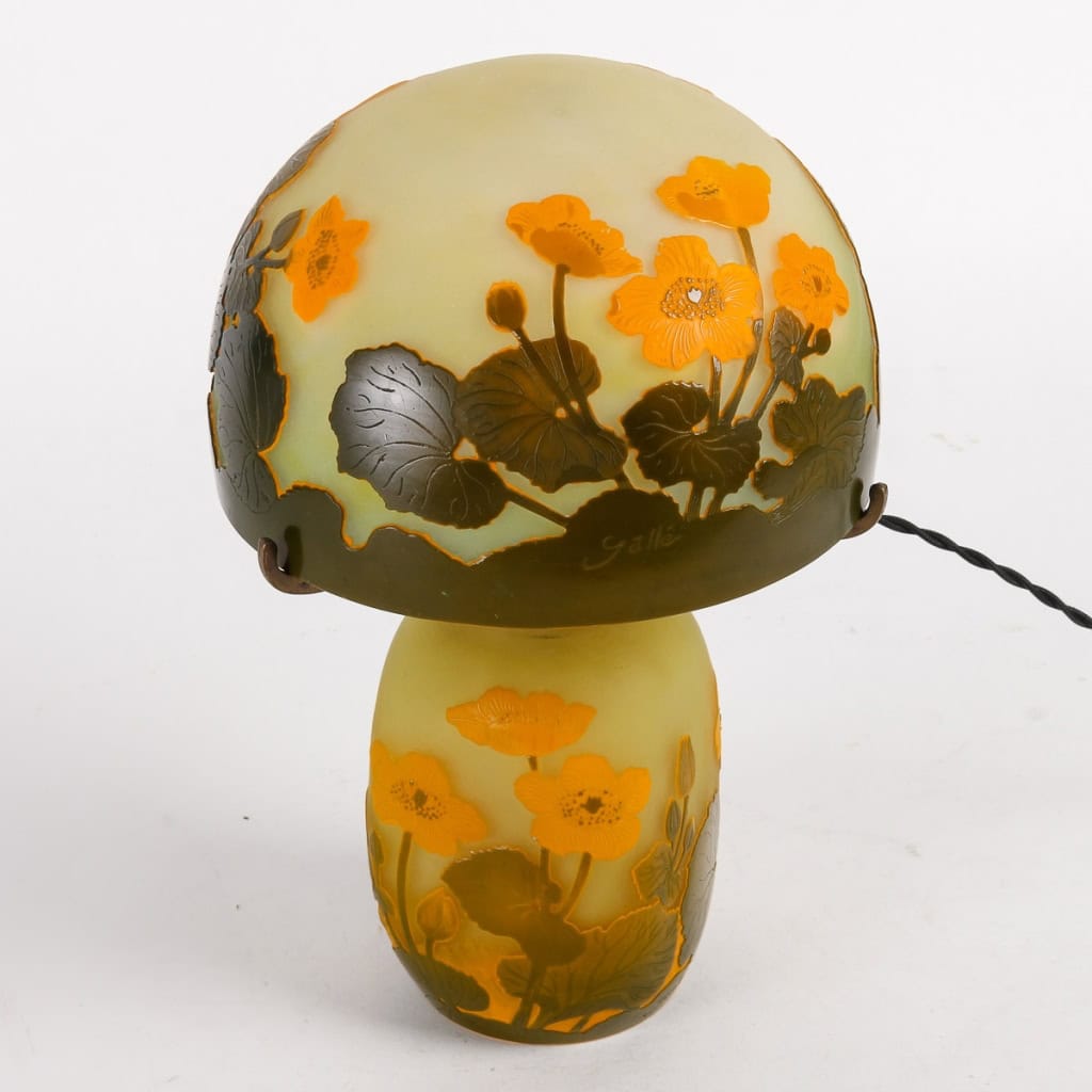 LAMPE DE GALLÉ A DÉCOR DE RENONCULES DES MARAIS | Biron LAMPE DE GALLÉ A DÉCOR DE RENONCULES DES MARAIS