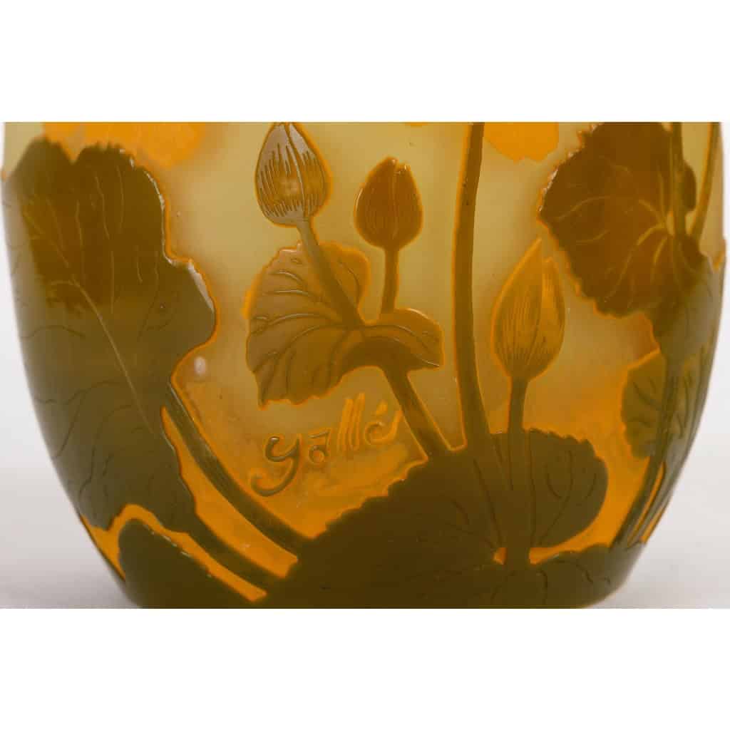 LAMPE DE GALLÉ A DÉCOR DE RENONCULES DES MARAIS | Biron LAMPE DE GALLÉ A DÉCOR DE RENONCULES DES MARAIS