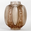 Vase « Six Figurines et Masques » verre blanc patiné sépia de René LALIQUE | Biron Vase "Six Figurines et Masques" verre blanc patiné sépia de René LALIQUE