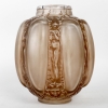 Vase « Six Figurines et Masques » verre blanc patiné sépia de René LALIQUE | Biron Vase "Six Figurines et Masques" verre blanc patiné sépia de René LALIQUE