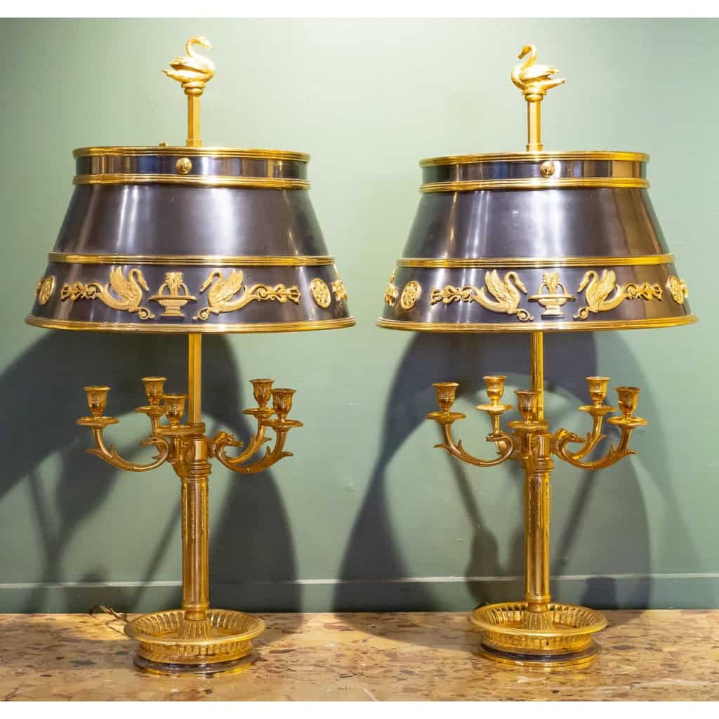 Paire de grandes lampes en bronze doré de style Louis XVI. | Biron ||||||||