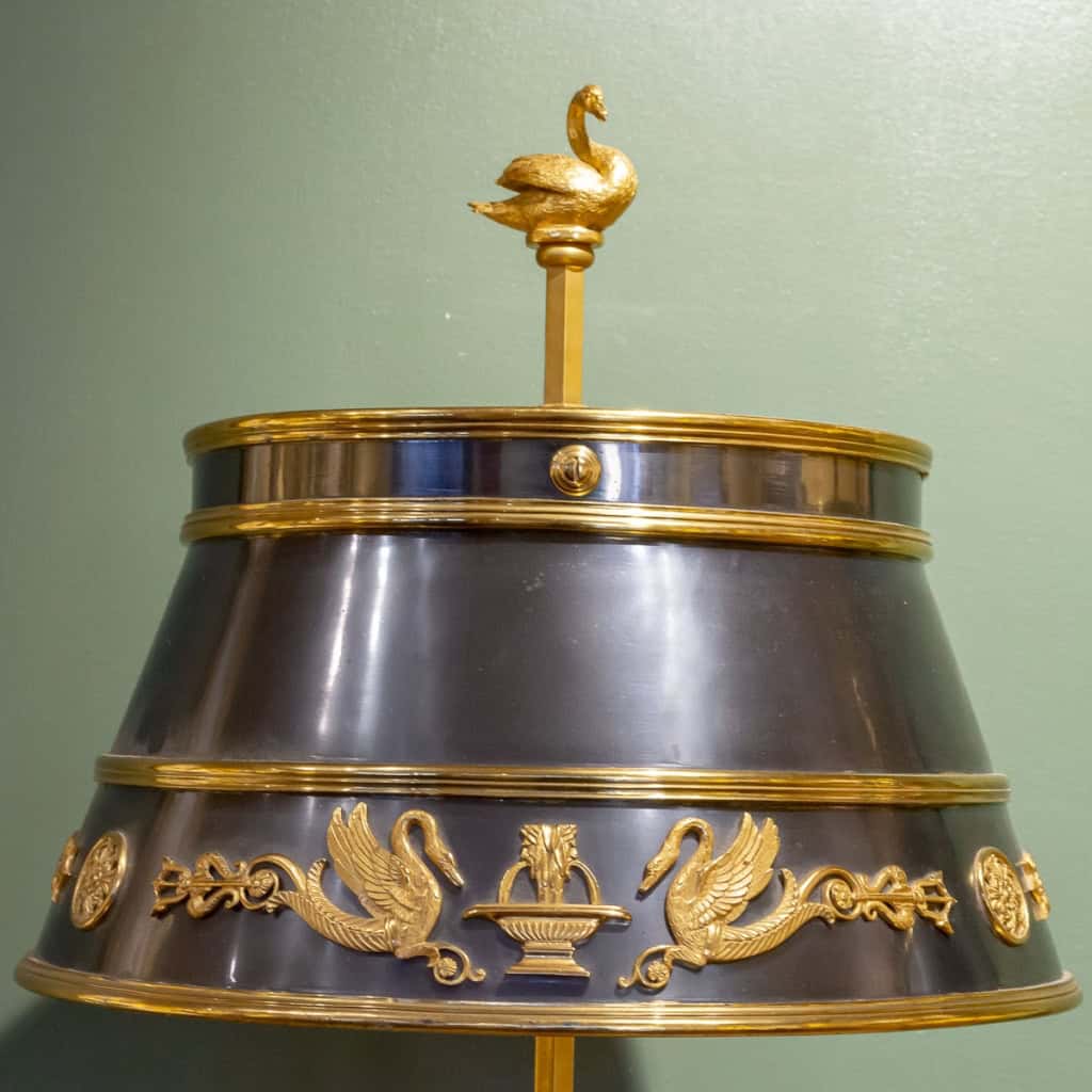 Paire de grandes lampes en bronze doré de style Louis XVI. | Biron Paire de grandes lampes en bronze doré de style Louis XVI.