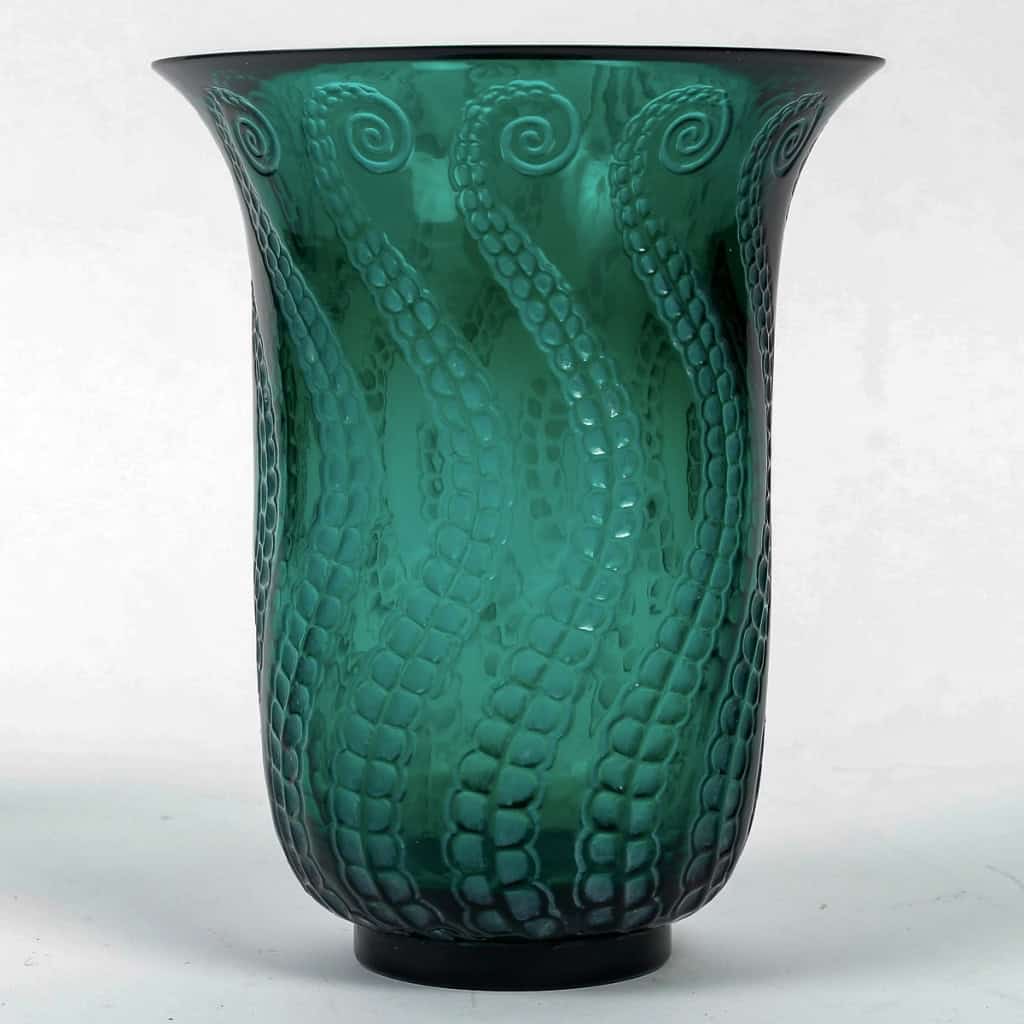 Vase « Méduse » verre vert émeraude patiné blanc de René LALIQUE | Biron Vase "Méduse" verre vert émeraude patiné blanc de René LALIQUE
