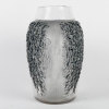 Vase « Poivre » verre blanc patiné bleu gris de René LALIQUE | Biron Vase "Poivre" verre blanc patiné bleu gris de René LALIQUE