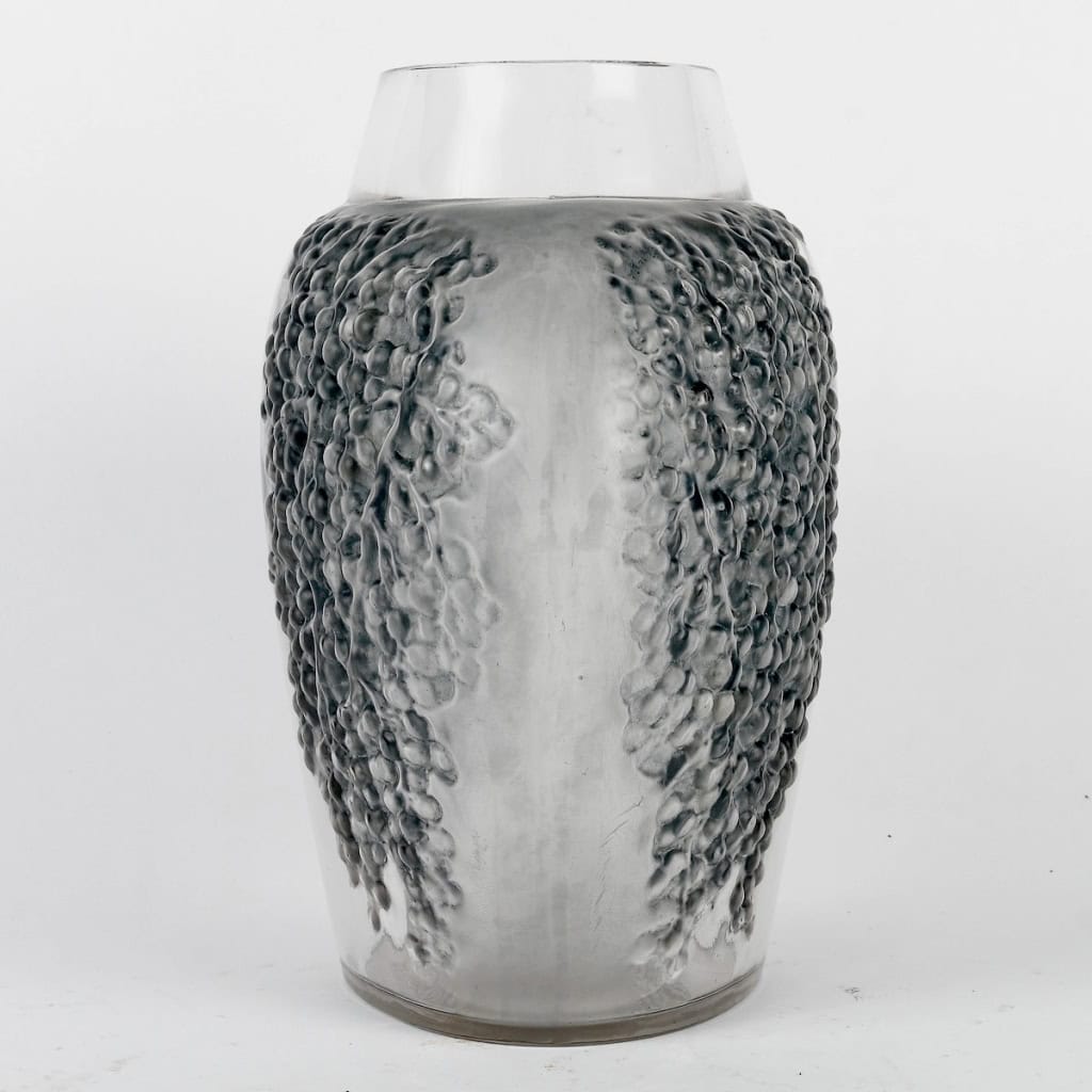 Vase « Poivre » verre blanc patiné bleu gris de René LALIQUE | Biron Vase "Poivre" verre blanc patiné bleu gris de René LALIQUE