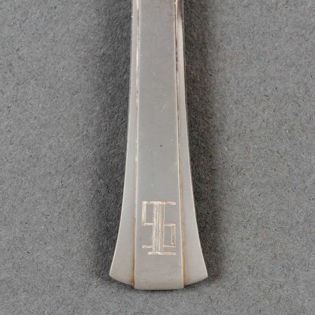 Ménagère « Papyrus » argent massif de Jean E. Puiforcat | Biron Ménagère "Papyrus" argent massif de Jean E. Puiforcat