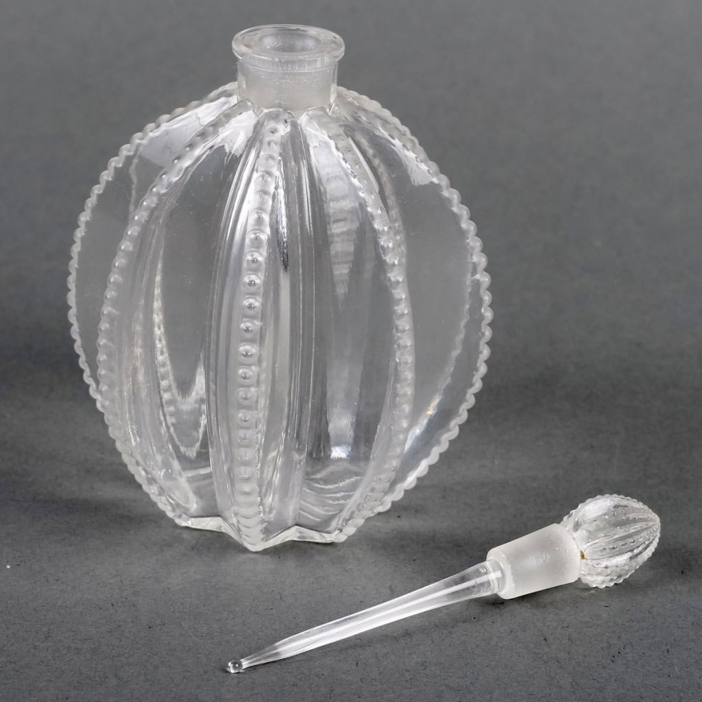 Flacon « Grégoire » verre blanc de René LALIQUE | Biron Flacon "Grégoire" verre blanc de René LALIQUE