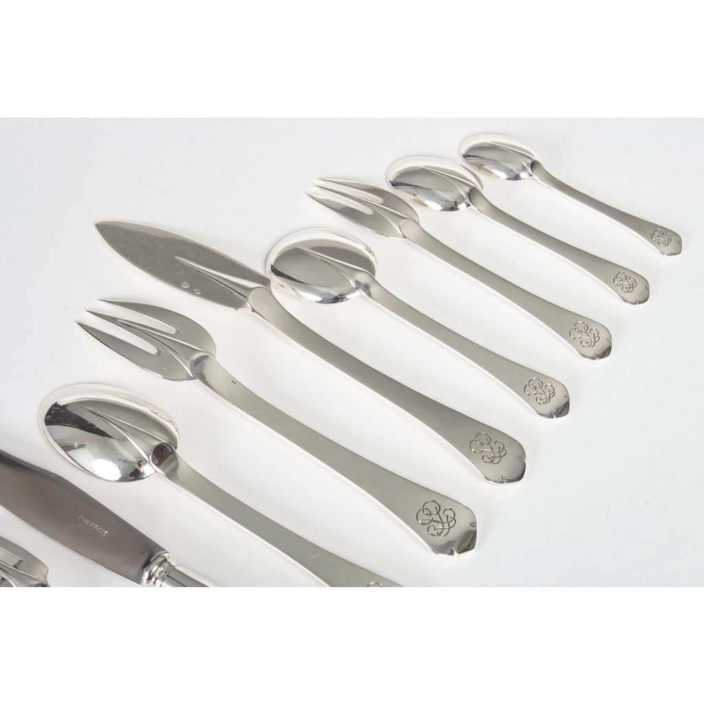 Ménagère « Médicis » argent massif de PUIFORCAT – 139 Pièces | Biron Ménagère "Médicis" argent massif de PUIFORCAT - 139 Pièces