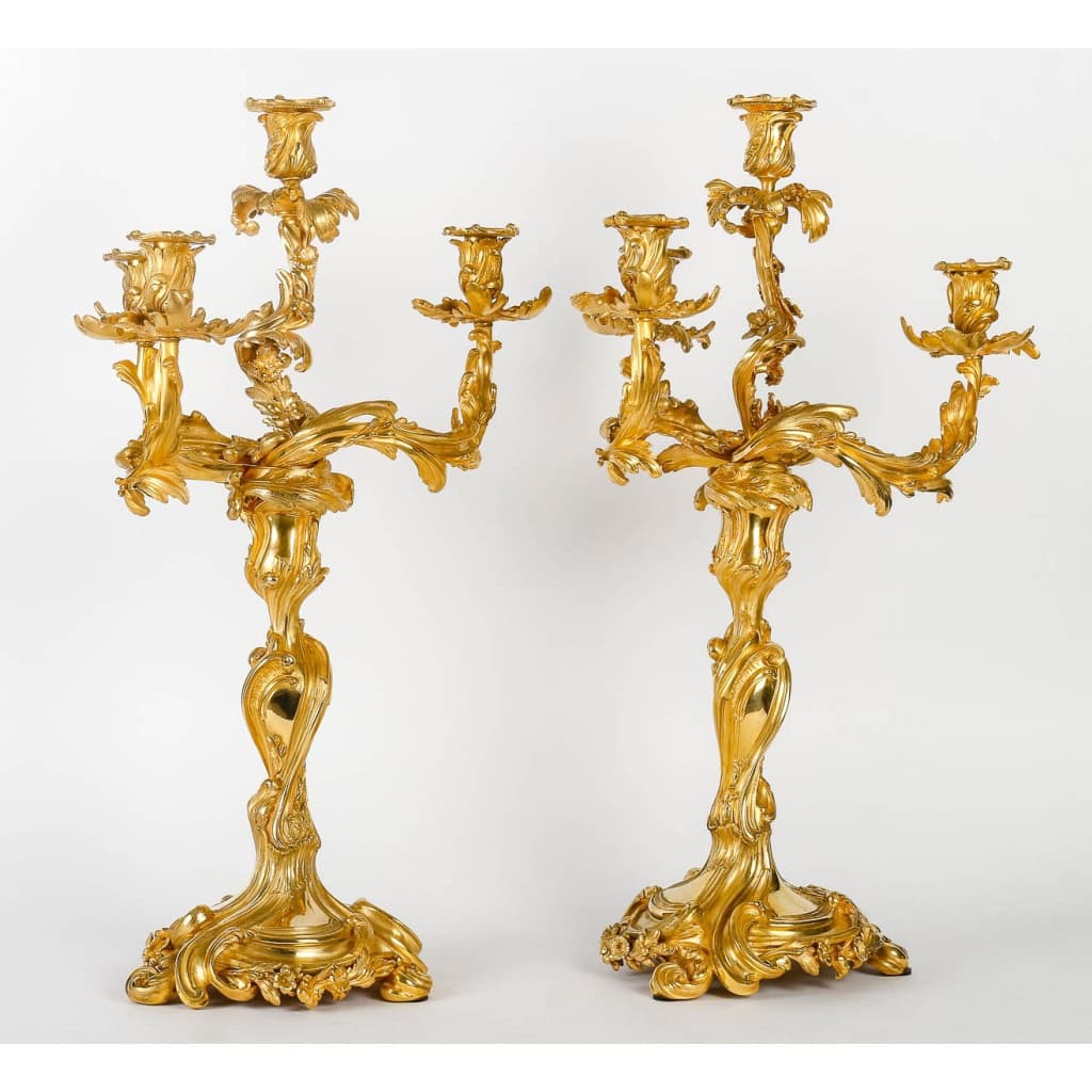 Importants candélabres en bronze doré et ciselé à 4 bras, style Rocaille Louis XV. Époque Napoléon III | Biron Importants candélabres en bronze doré et ciselé à 4 bras, style Rocaille Louis XV. Époque Napoléon III