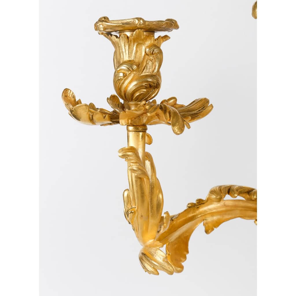 Importants candélabres en bronze doré et ciselé à 4 bras, style Rocaille Louis XV. Époque Napoléon III | Biron Importants candélabres en bronze doré et ciselé à 4 bras, style Rocaille Louis XV. Époque Napoléon III