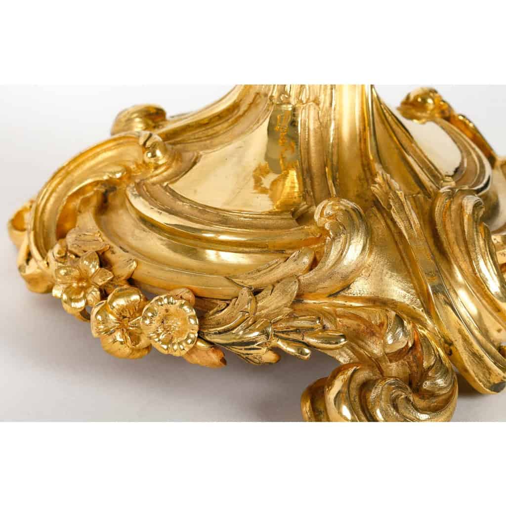 Importants candélabres en bronze doré et ciselé à 4 bras, style Rocaille Louis XV. Époque Napoléon III | Biron Importants candélabres en bronze doré et ciselé à 4 bras, style Rocaille Louis XV. Époque Napoléon III