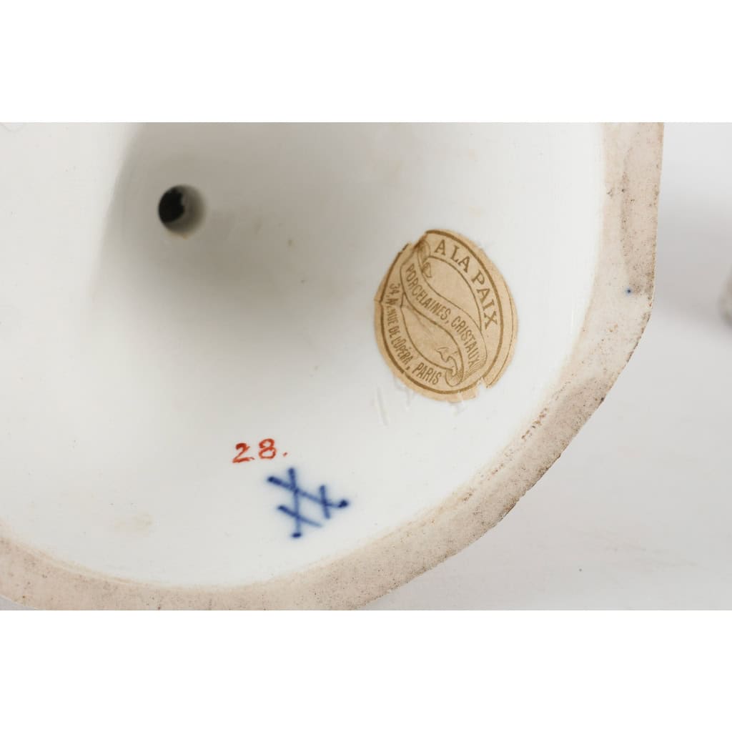 Meissen paire de bougeoirs en porcelaine fin XIXème siècle