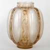 Vase « Six Figurines et Masques » verre blanc patiné sépia de René LALIQUE | Biron |||||||