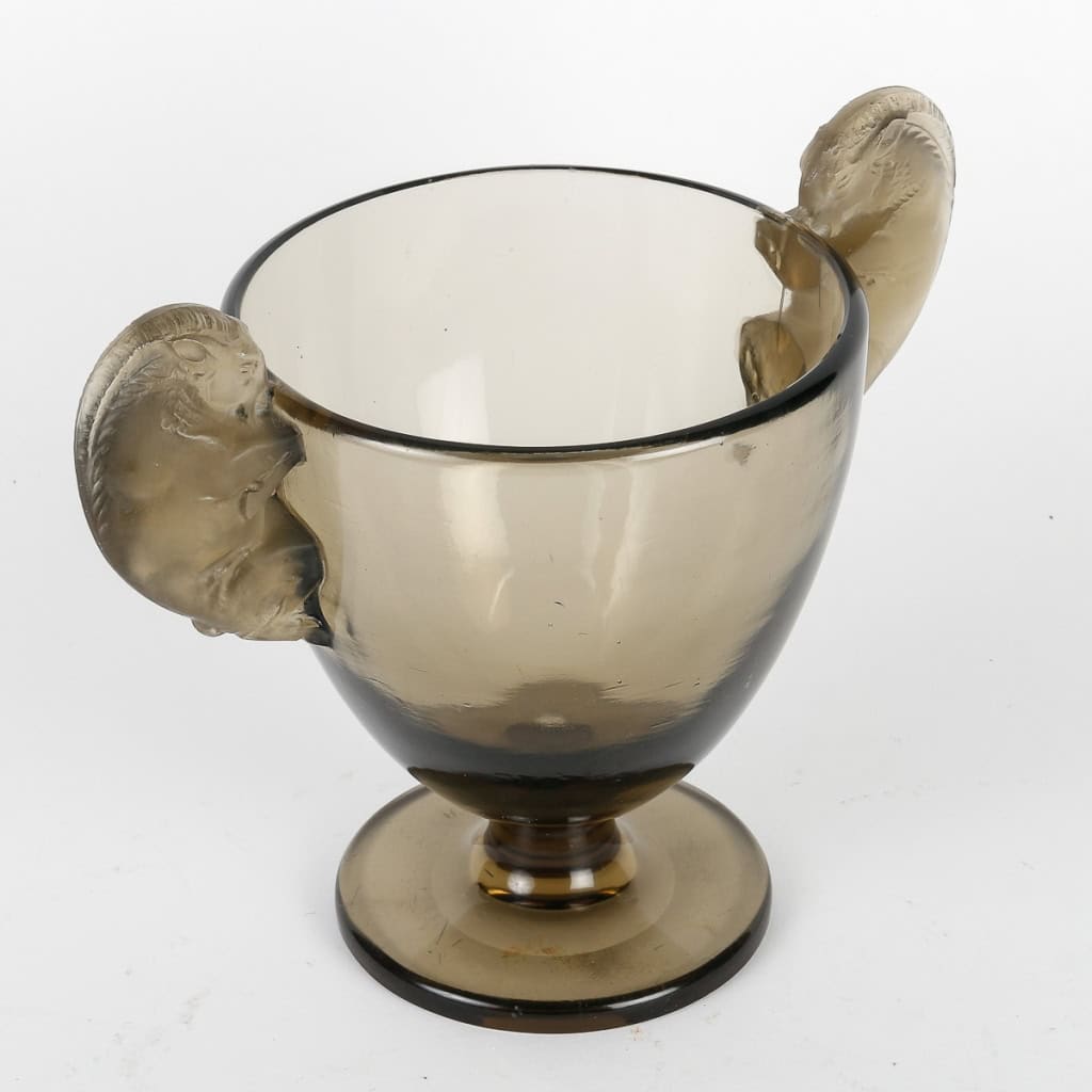 Vase « Béliers » verre gris topaze fumé de René LALIQUE | Biron Vase "Béliers" verre gris topaze fumé de René LALIQUE