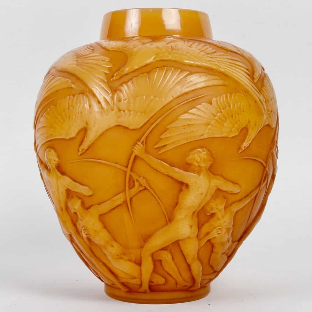 Vase « Archers » verre butterscotch patiné sépia de René LALIQUE | Biron ||||||