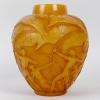 Vase « Archers » verre butterscotch patiné sépia de René LALIQUE | Biron Vase "Archers" verre butterscotch patiné sépia de René LALIQUE