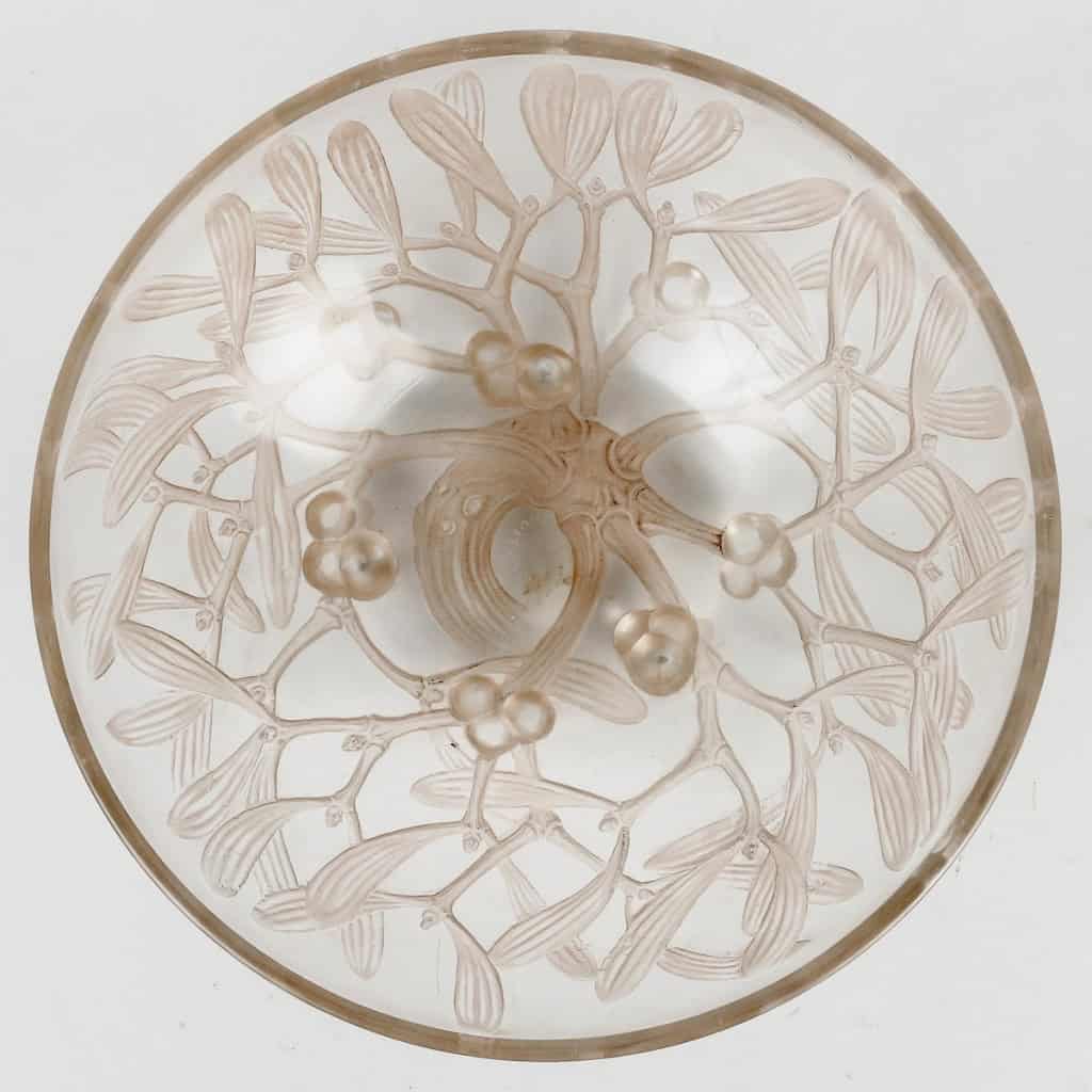 Coupe « Gui » verre blanc patiné sépia de René LALIQUE | Biron Coupe "Gui" verre blanc patiné sépia de René LALIQUE
