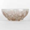 Coupe « Gui » verre blanc patiné sépia de René LALIQUE | Biron Coupe "Gui" verre blanc patiné sépia de René LALIQUE