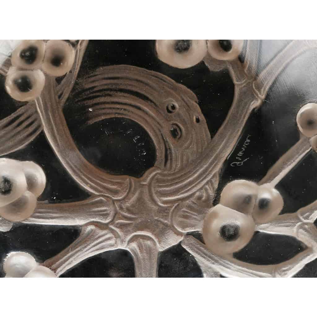 Coupe « Gui » verre blanc patiné sépia de René LALIQUE | Biron Coupe "Gui" verre blanc patiné sépia de René LALIQUE