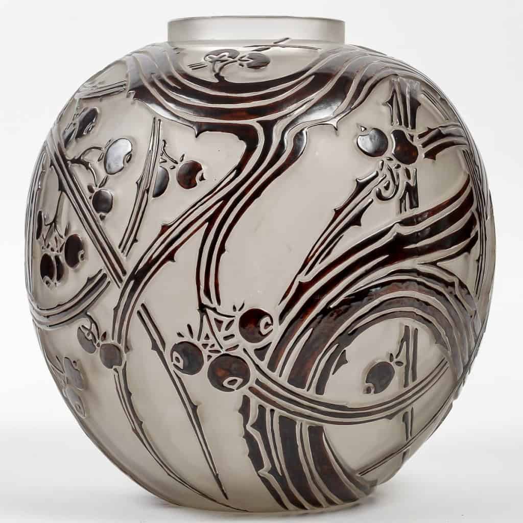 Vase « Baies » verre blanc émaillé brun de René LALIQUE | Biron |||||||
