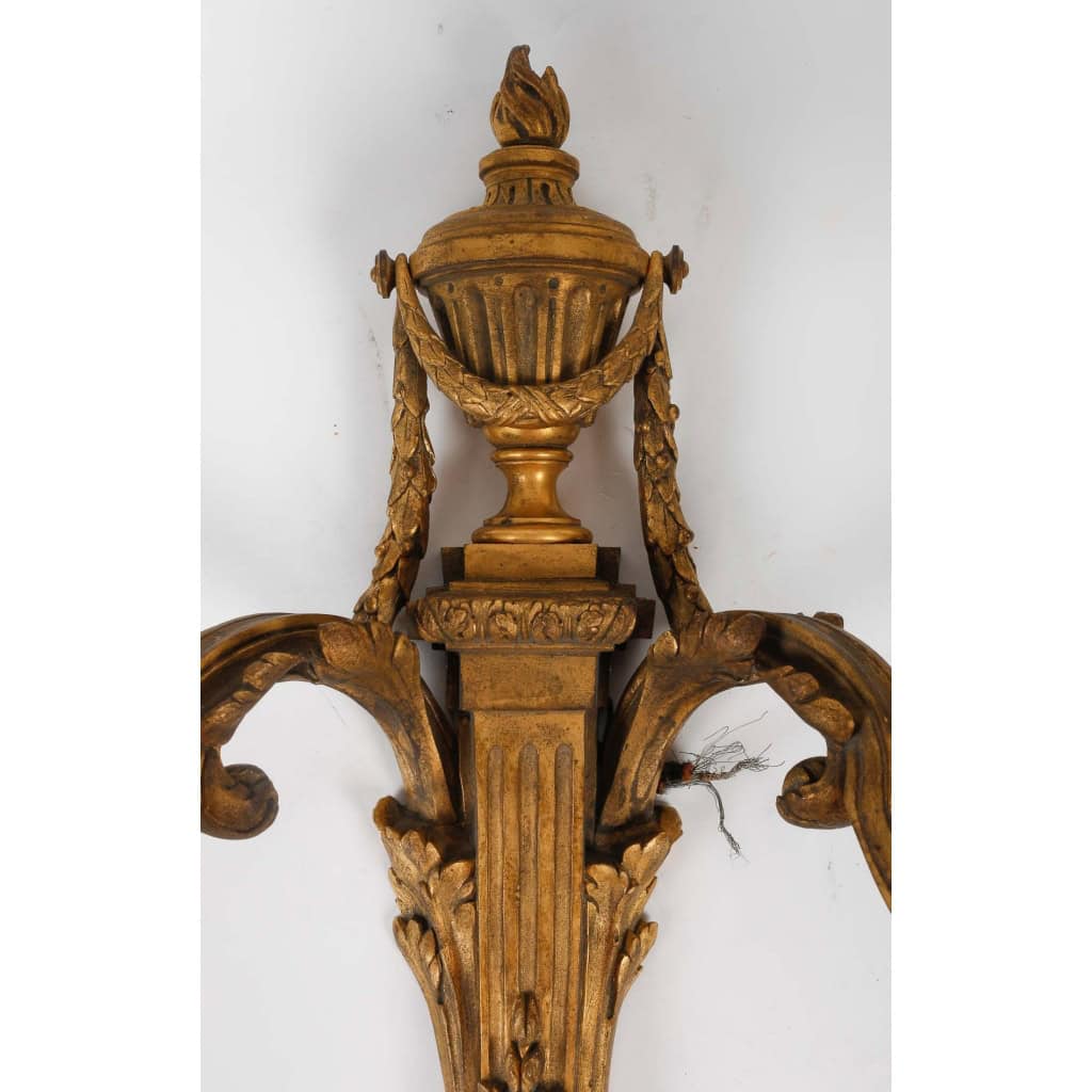 Paire d’Appliques en Bronze Ciselé et Doré Époque Napoléon III d’après Jean-Charles Delafosse (1734-1791) | Biron Paire d'Appliques en Bronze Ciselé et Doré Époque Napoléon III d'après Jean-Charles Delafosse (1734-1791)