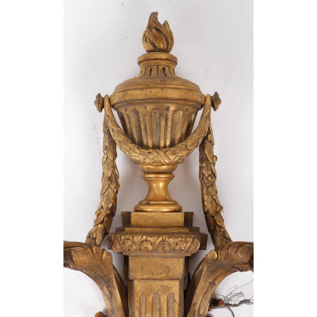 Paire d’Appliques en Bronze Ciselé et Doré Époque Napoléon III d’après Jean-Charles Delafosse (1734-1791) | Biron Paire d'Appliques en Bronze Ciselé et Doré Époque Napoléon III d'après Jean-Charles Delafosse (1734-1791)