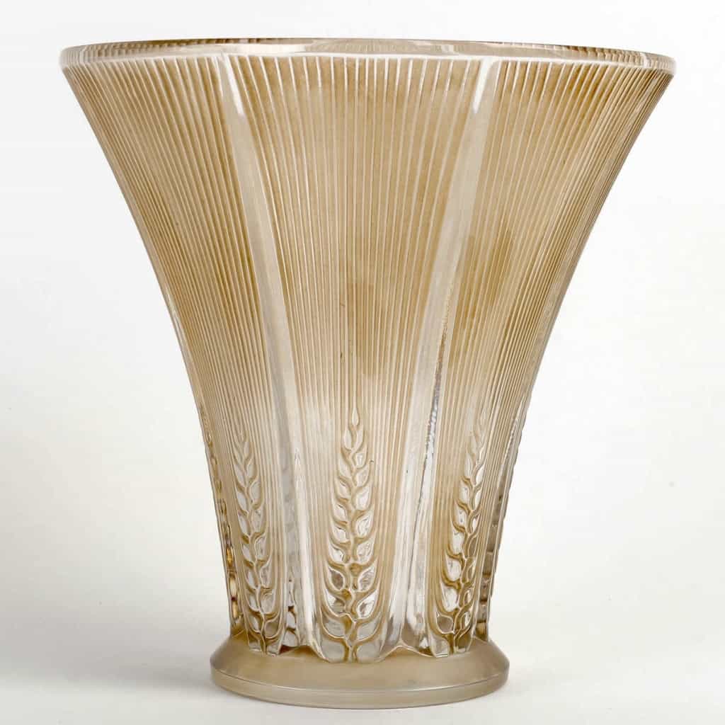 Vase « Epis » verre blanc patiné sépia de René LALIQUE | Biron Vase "Epis" verre blanc patiné sépia de René LALIQUE