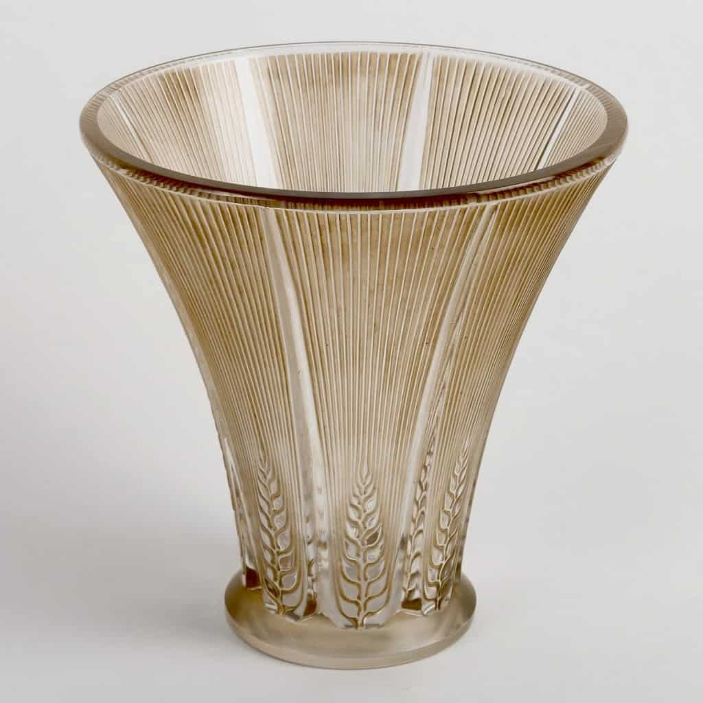 Vase « Epis » verre blanc patiné sépia de René LALIQUE | Biron Vase "Epis" verre blanc patiné sépia de René LALIQUE