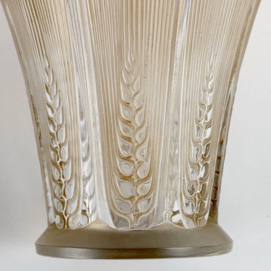 Vase « Epis » verre blanc patiné sépia de René LALIQUE | Biron Vase "Epis" verre blanc patiné sépia de René LALIQUE
