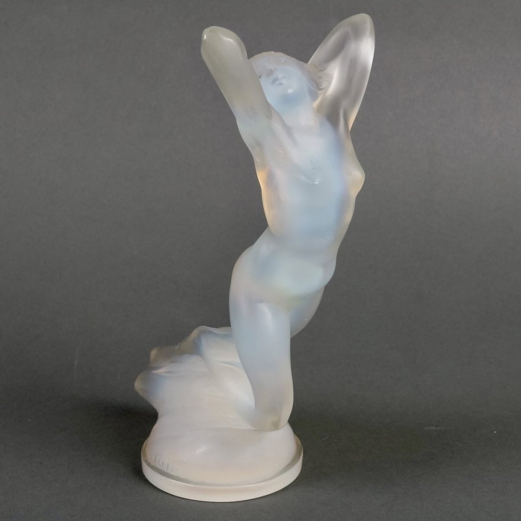 Mascotte « Vitesse » verre opalescent de René LALIQUE | Biron |||||||||