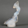 Mascotte « Vitesse » verre opalescent de René LALIQUE | Biron Mascotte "Vitesse" verre opalescent de René LALIQUE