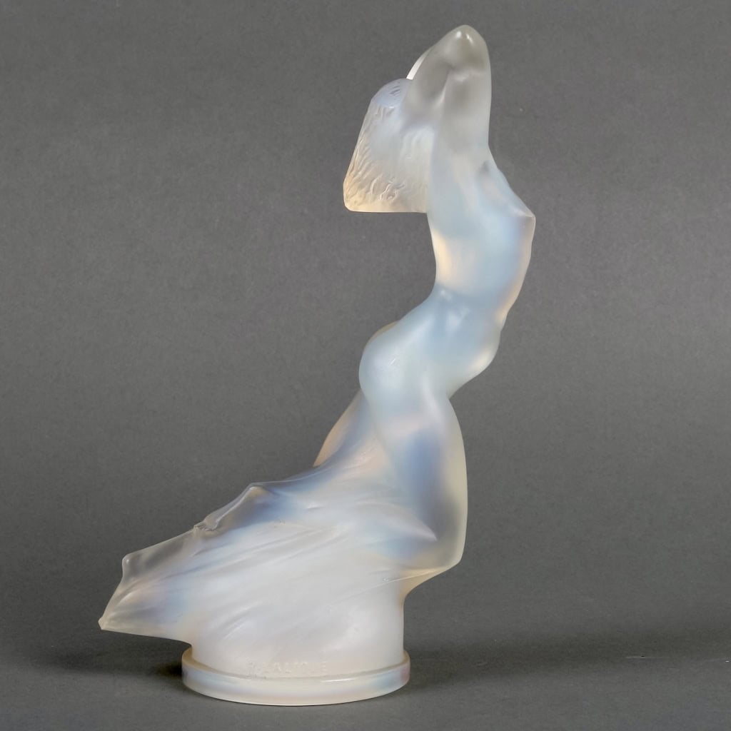 Mascotte « Vitesse » verre opalescent de René LALIQUE | Biron Mascotte "Vitesse" verre opalescent de René LALIQUE