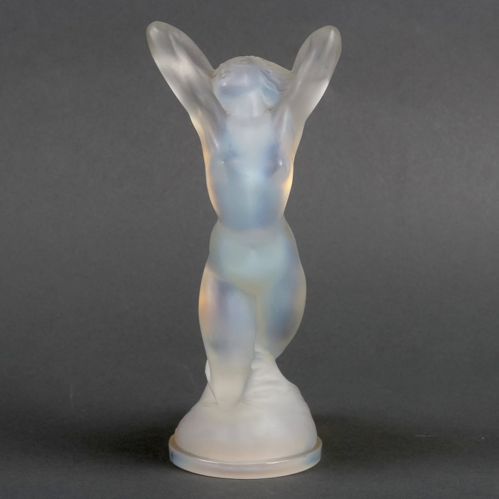 Mascotte « Vitesse » verre opalescent de René LALIQUE | Biron Mascotte "Vitesse" verre opalescent de René LALIQUE