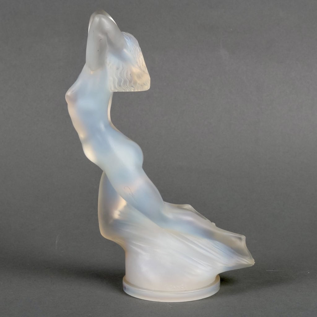 Mascotte « Vitesse » verre opalescent de René LALIQUE | Biron Mascotte "Vitesse" verre opalescent de René LALIQUE