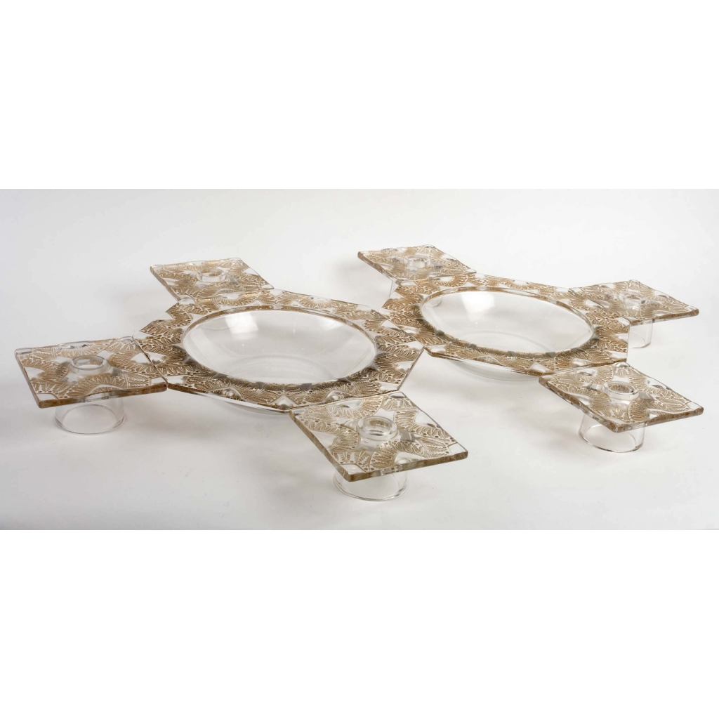 Centre de Table « Chantilly » verre blanc patiné sépia de René LALIQUE – 8 pièces | Biron Centre de Table "Chantilly" verre blanc patiné sépia de René LALIQUE - 8 pièces
