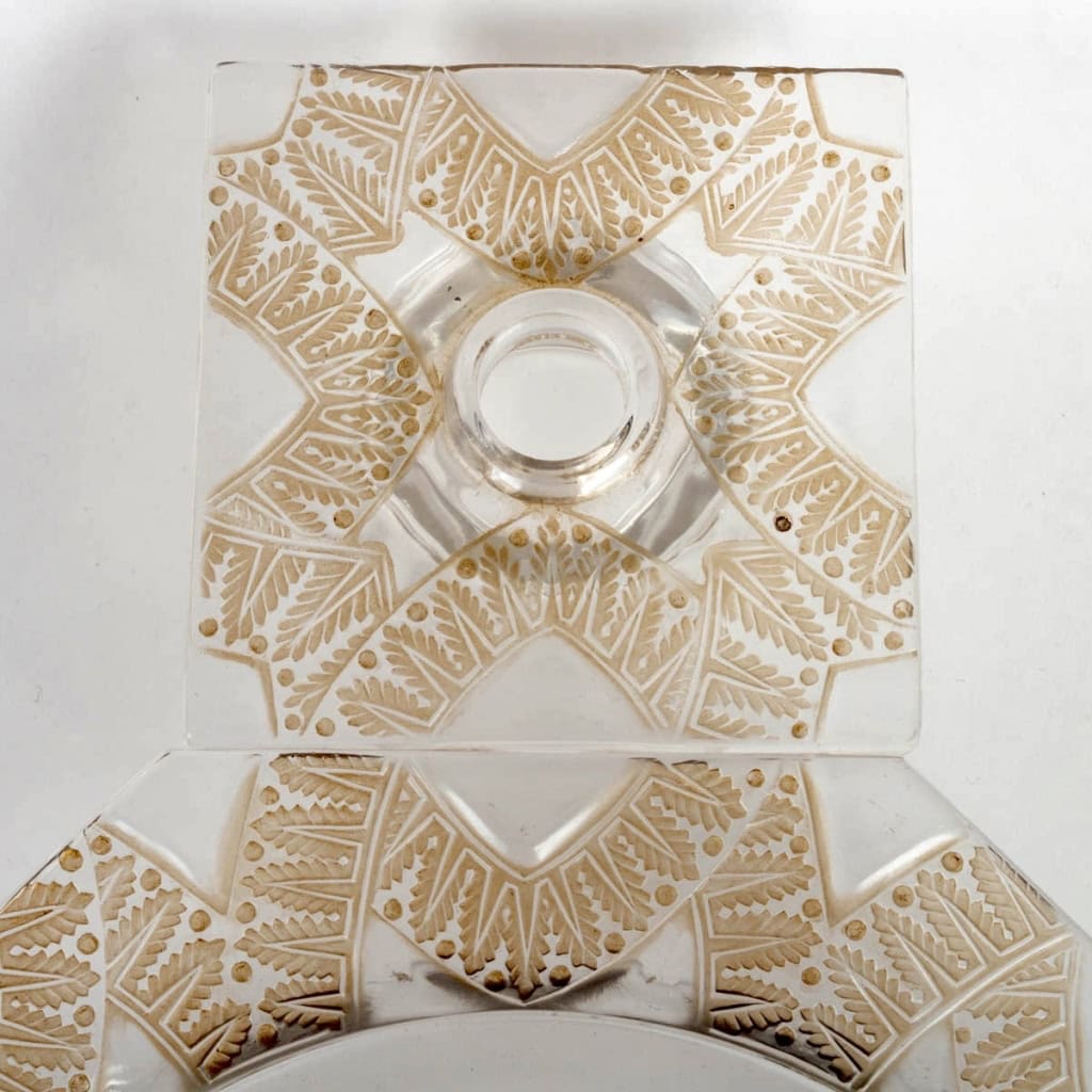 Centre de Table « Chantilly » verre blanc patiné sépia de René LALIQUE – 8 pièces | Biron Centre de Table "Chantilly" verre blanc patiné sépia de René LALIQUE - 8 pièces