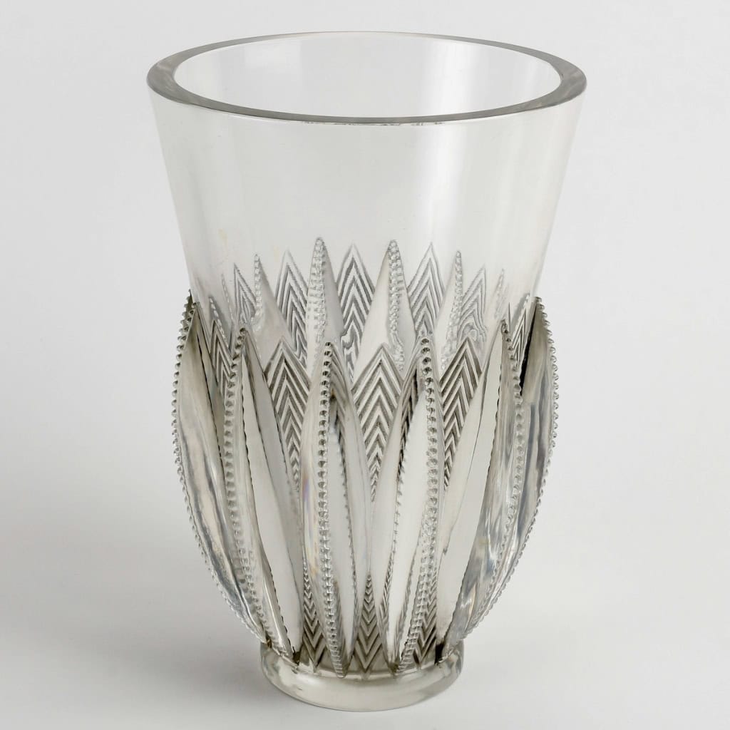Vase « Gerardmer » verre blanc patiné gris de René LALIQUE | Biron Vase "Gerardmer" verre blanc patiné gris de René LALIQUE