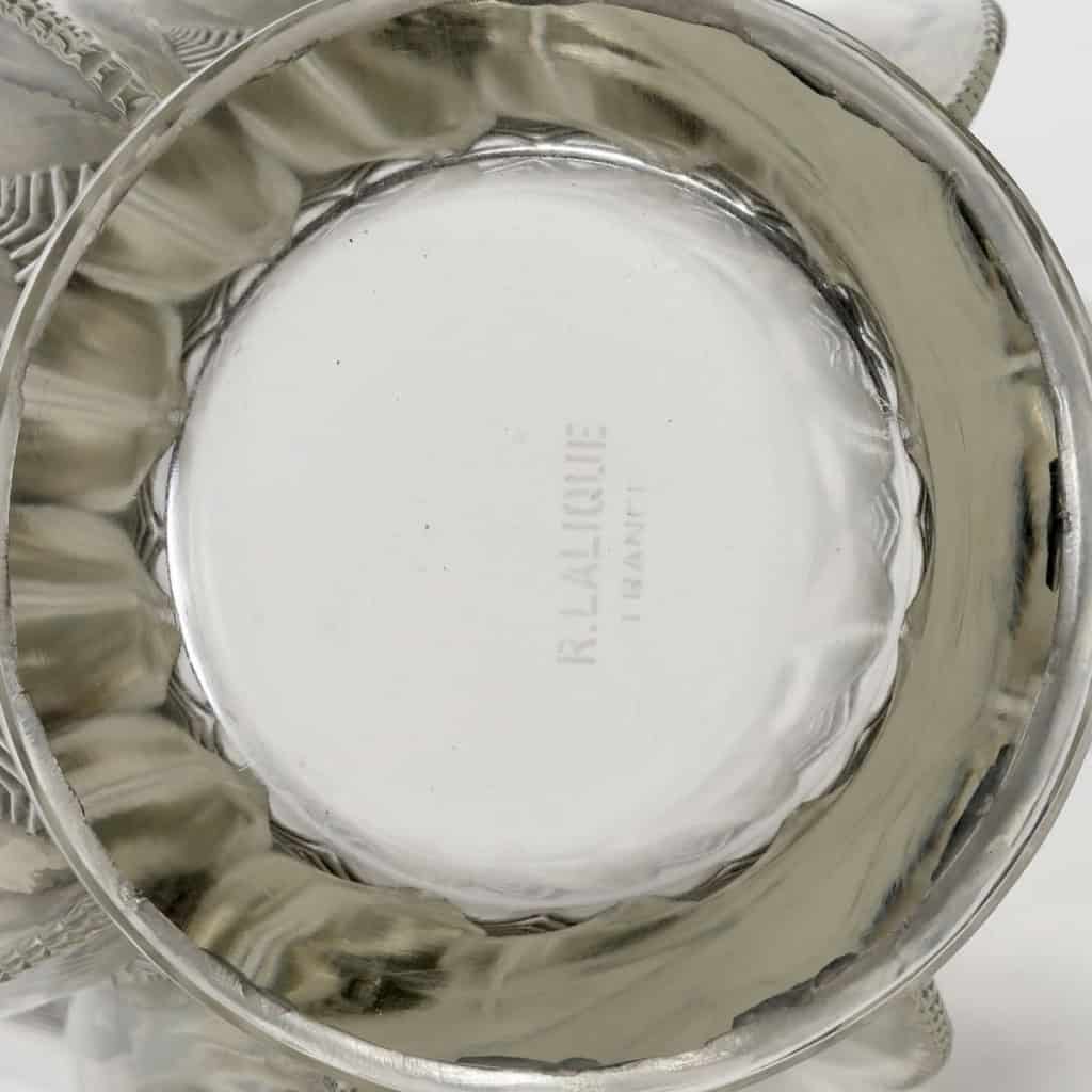 Vase « Gerardmer » verre blanc patiné gris de René LALIQUE | Biron Vase "Gerardmer" verre blanc patiné gris de René LALIQUE
