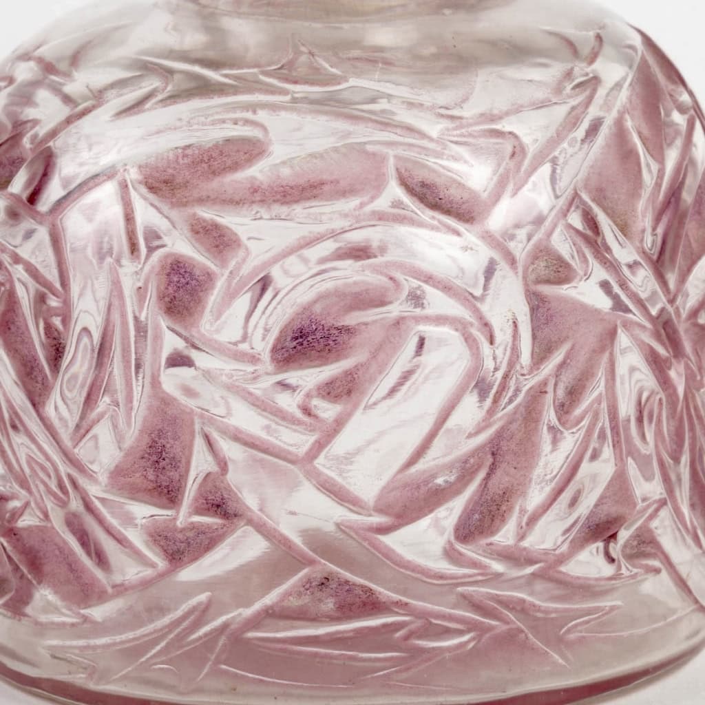 Flacon « Epines » verre blanc patiné rose violet de René LALIQUE | Biron Flacon "Epines" verre blanc patiné rose violet de René LALIQUE