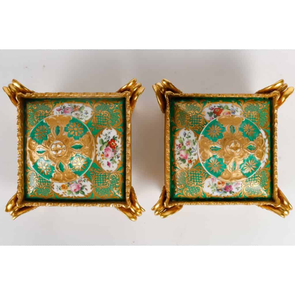 Paire de flacons en porcelaine attribués à Jacob Petit, circa 1835 | Biron Paire de flacons en porcelaine attribués à Jacob Petit, circa 1835