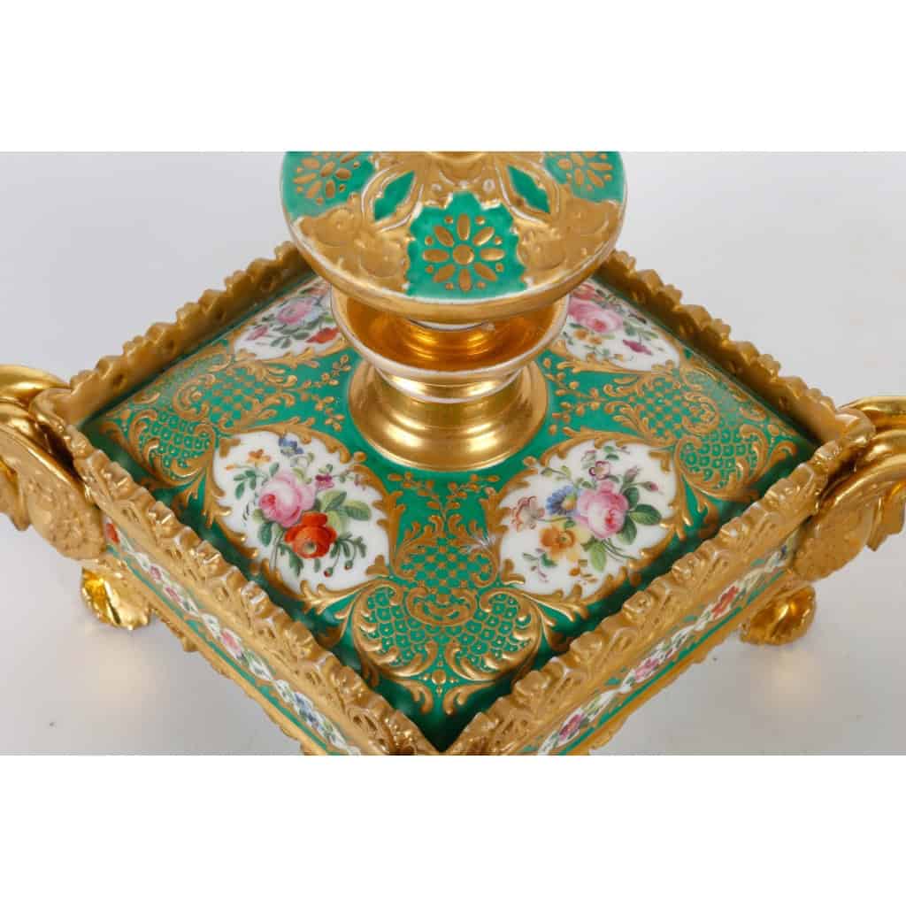 Paire de flacons en porcelaine attribués à Jacob Petit, circa 1835 | Biron Paire de flacons en porcelaine attribués à Jacob Petit, circa 1835