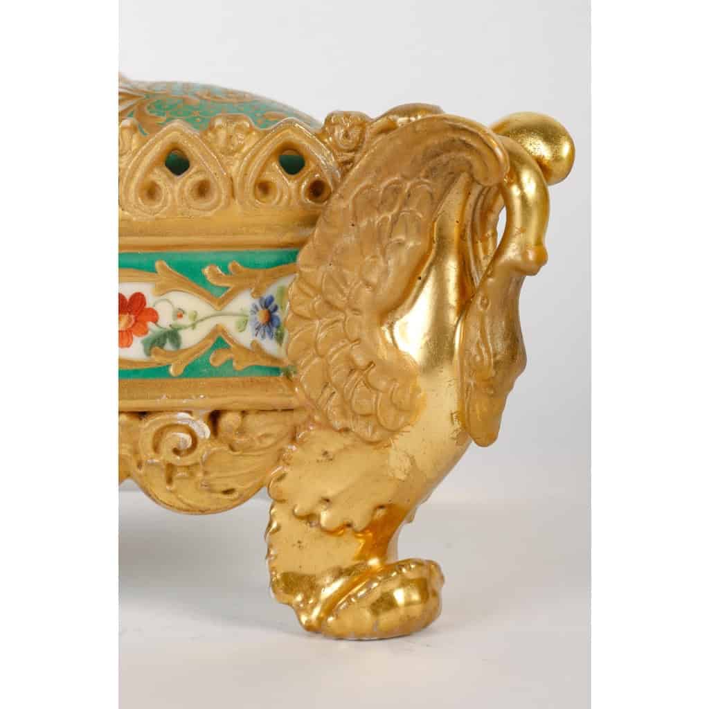 Paire de flacons en porcelaine attribués à Jacob Petit, circa 1835 | Biron Paire de flacons en porcelaine attribués à Jacob Petit, circa 1835