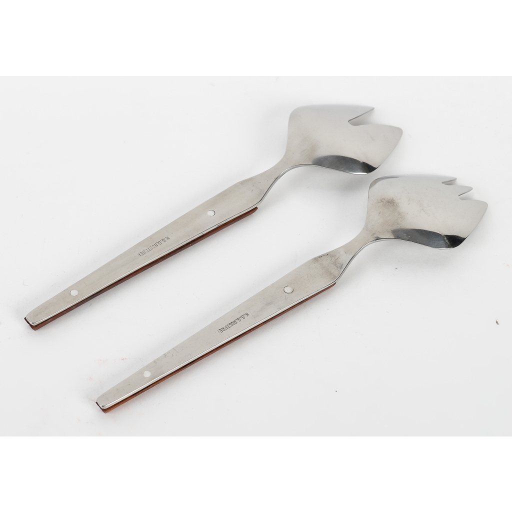 2 couverts des années 1960 dans leur boîte, métal et bois | Biron 2 couverts des années 1960 dans leur boîte, métal et bois