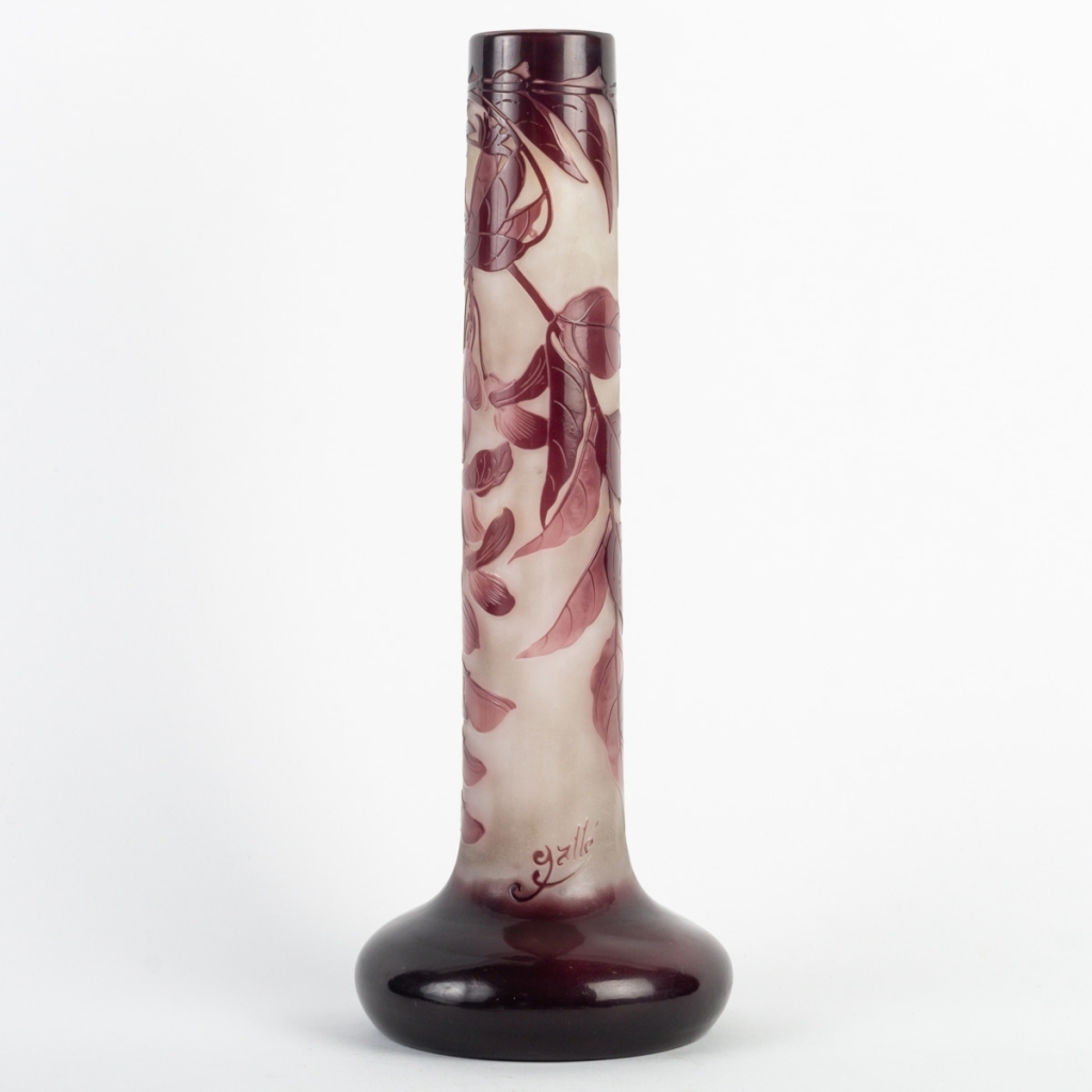 Vase « Glycines » verre multicouche dégagé l’acide d’Emile Gallé | Biron Vase "Glycines" verre multicouche dégagé l'acide d'Emile Gallé