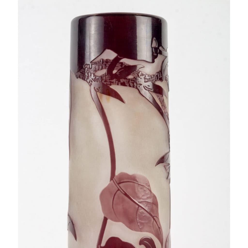 Vase « Glycines » verre multicouche dégagé l’acide d’Emile Gallé | Biron Vase "Glycines" verre multicouche dégagé l'acide d'Emile Gallé