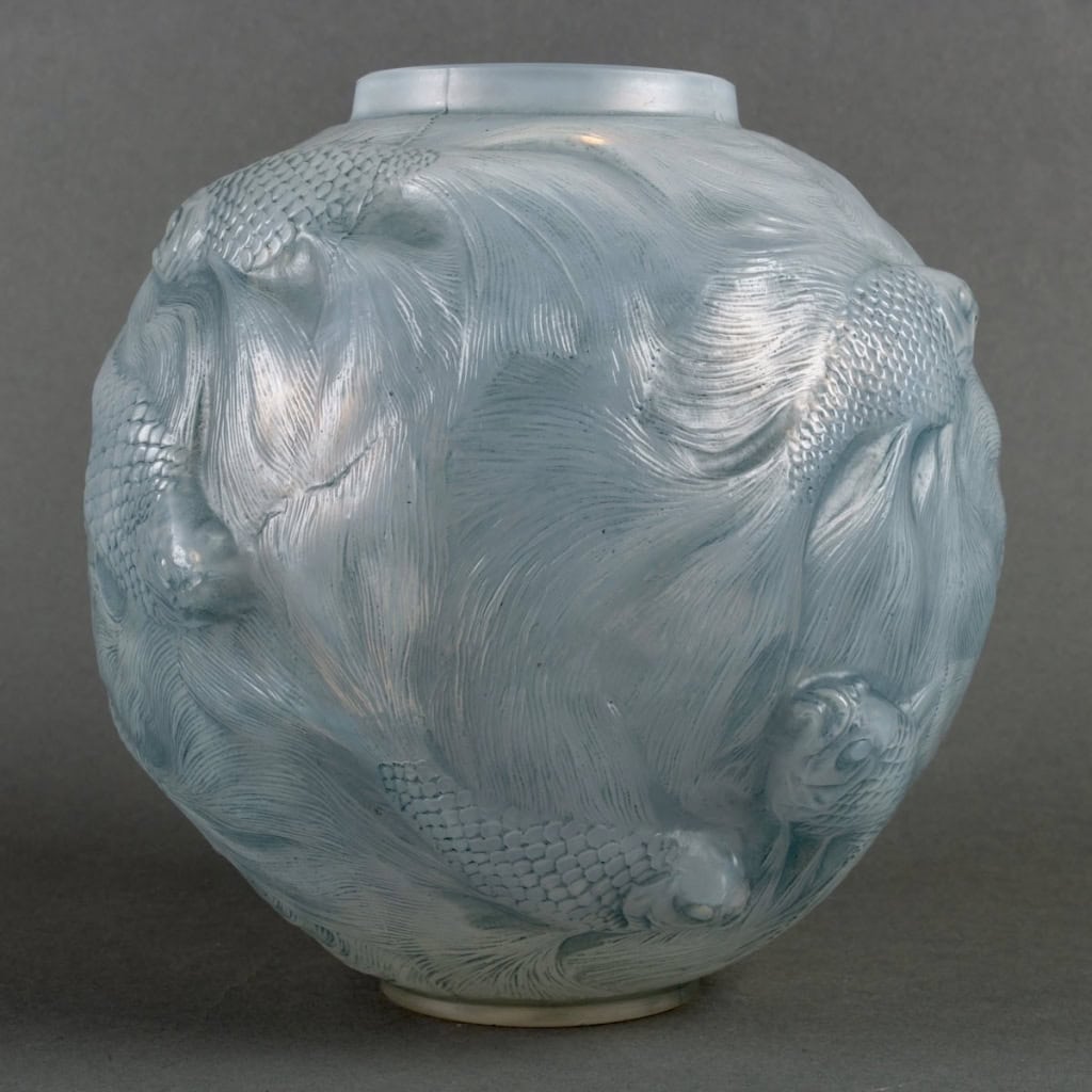 Vase « Formose » verre opalescent double couche patiné bleu de René LALIQUE | Biron Vase « Formose » verre opalescent double couche patiné bleu de René LALIQUE
